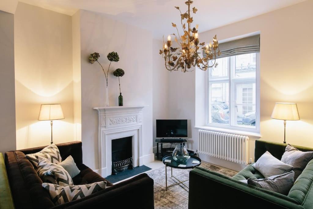 Beautiful House, Cirencester Centre, Parking מראה חיצוני תמונה