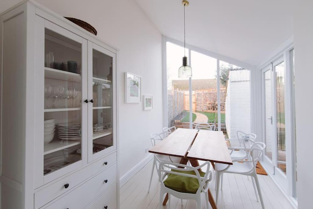 Beautiful House, Cirencester Centre, Parking מראה חיצוני תמונה