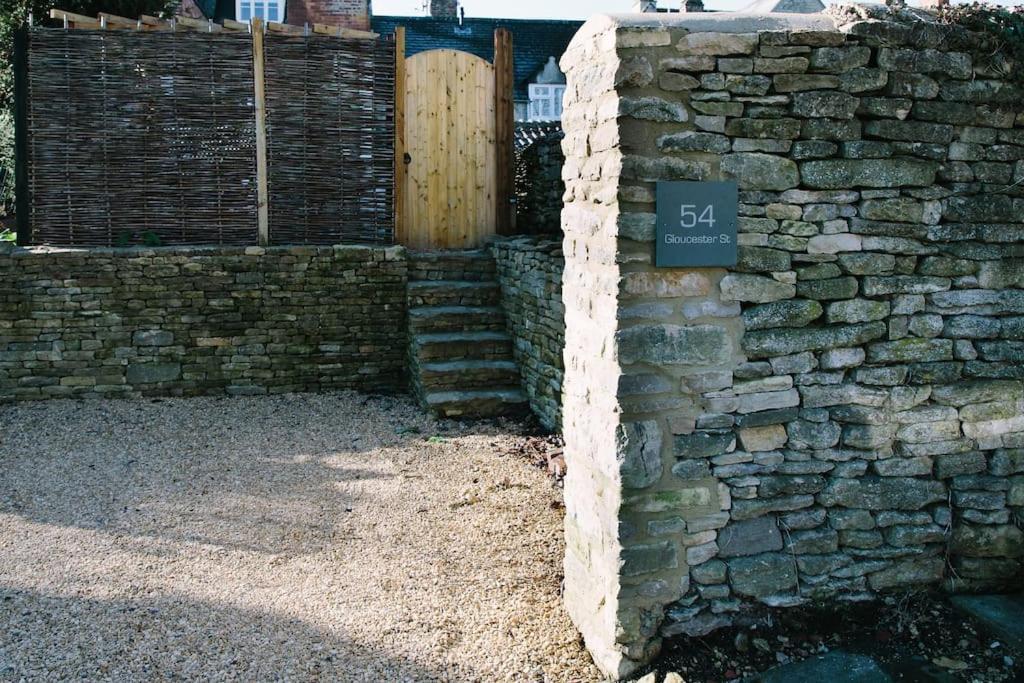 Beautiful House, Cirencester Centre, Parking מראה חיצוני תמונה