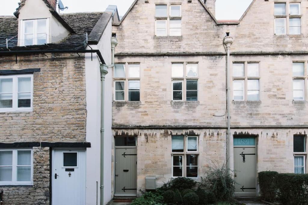 Beautiful House, Cirencester Centre, Parking מראה חיצוני תמונה
