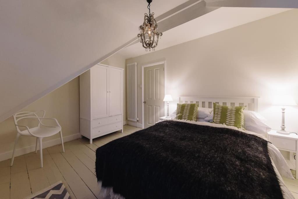 Beautiful House, Cirencester Centre, Parking מראה חיצוני תמונה
