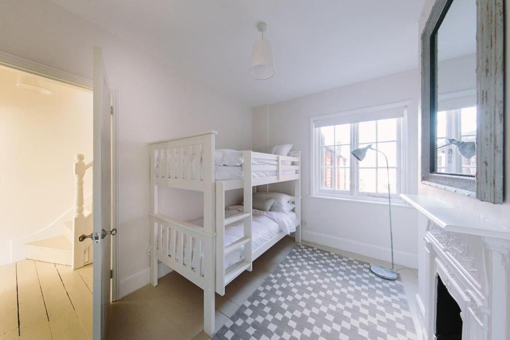 Beautiful House, Cirencester Centre, Parking מראה חיצוני תמונה